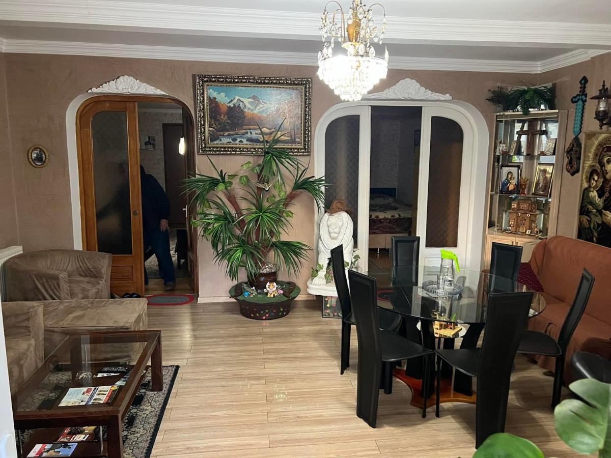 3 Room Flat In Tbilisi Exterior photo